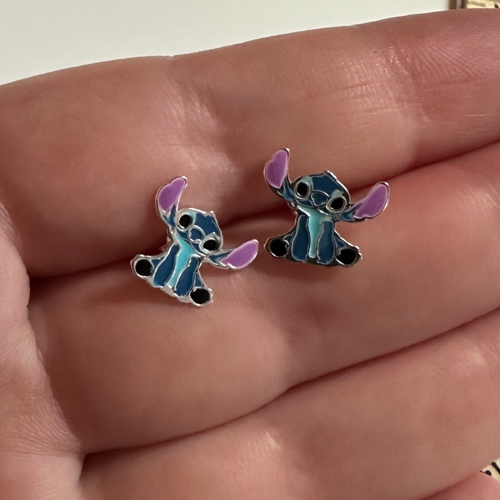 Claire’s Silver Stitch Stud Earrings